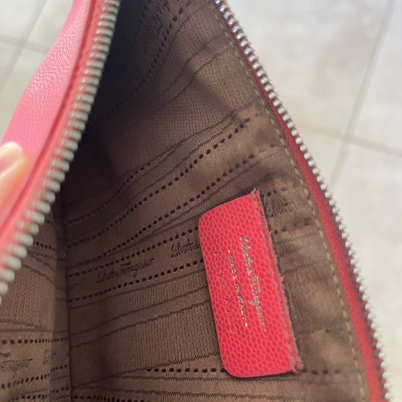 Ferragamo clutch - Picture 3 of 8